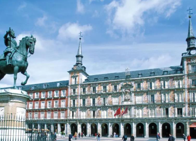 胡安卡洛斯国王大学相当于国内什么大学？